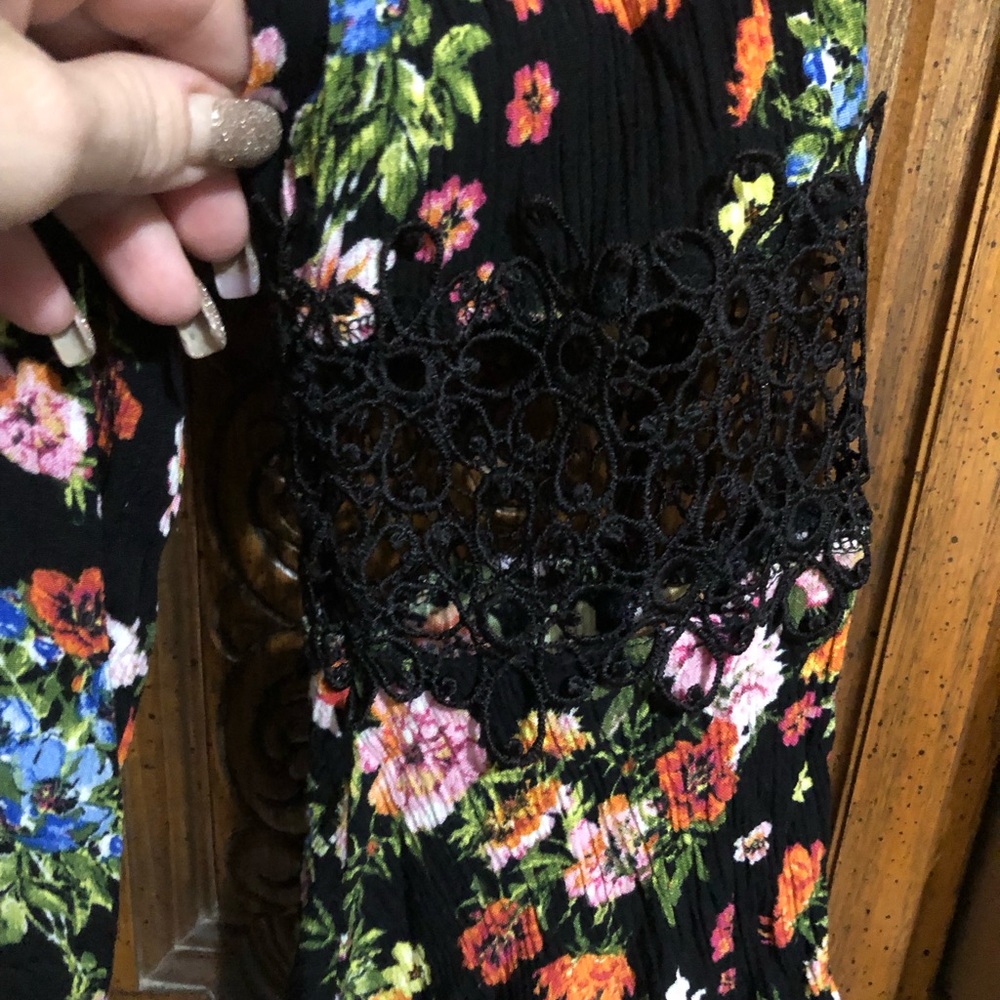 Beautiful,Colorful Floral Woman’s Top - Picture 4 of 14